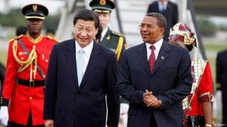 Xi Jinping accueilli par son homologue tanzanien Jakaya Kikwete