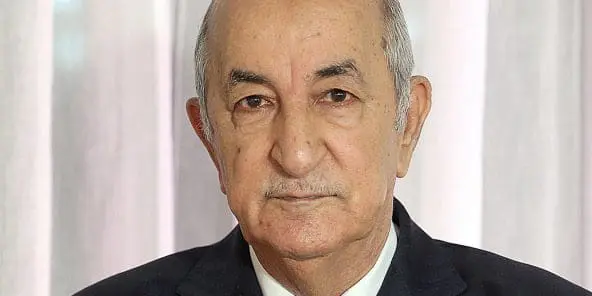 Présidentielle algérienne : Abdelmadjid Tebboune réélu avec près de 95% des voix Le président de l’autorité électorale (Anie), Mohamed Charfi, a annoncé dimanche une victoire de M. Tebboune avec "94,65% des voix » et "5,32 millions de suffrages » exprimés, sans fournir de nouveaux chiffres sur la participation, estimée la veille à « un taux moyen de 48,03% ».