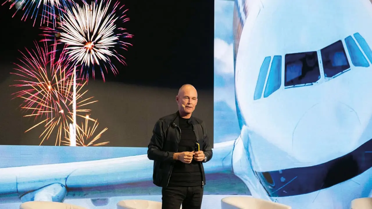 A l’instar de l’explorateur suisse Bertrand Piccard, ici présent au World Connect 2022 à Malte, inventeur de Solar Pulse, l’industrie de l’aviation est dans la R&D pour la neutralité carbone.