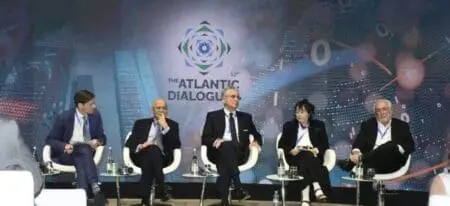 Ainsi, le Vice-président de la Banque mondiale (BM) pour la Région Moyen-Orient et Afrique du Nord, M. Farid Belhaj, a fait savoir que la BM a initié, au fil des années, une série de réformes en réorientant ses priorités afin de répondre aux nouveaux défis et d’apporter des nouvelles solutions. "Ce processus a été initié sans briser une institution historique qui a apporté des réponses à plusieurs crises", a-t-il relevé, ajoutant que ce processus "s’inscrit dans la durée afin d’assurer son efficacité et sa transparence, tout en maintenant un certain équilibre entre l’urgence de la situation et les exigences des Etats membres".