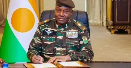 Le général Tiani a également annoncé la construction d'une seconde raffinerie avec l'appui de partenaires extérieurs, sans donner de détails sur le projet. Officiellement, les réserves du Niger "tournent autour de deux milliards de barils", a-t-il déclaré. Selon les projections officielles, le pays produira 200.000 barils par jour en 2026.