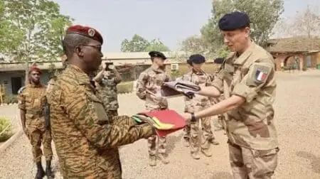 "La date d'aujourd'hui (...) marque la fin du processus de désengagement des forces françaises au Sahel", a déclaré un lieutenant de l'armée nigérienne, Salim Ibrahim, lors d'une cérémonie marquant la fin de la présence militaire française au Niger.