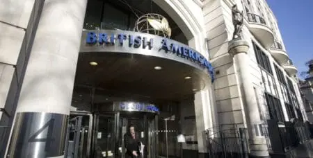 Le groupe britannique a confirmé l’information car son cours commençait à être chahuté en Bourse. La multinationale a annoncé en effet que parmi ses dépenses d’exploitation, elle prenait en compte un montant de 79 millions de livres sterlings à la suite d’un accord trouvé avec le régulateur nigérian pour cesser des investigations au sujet de son activité.