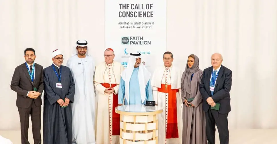 Des chefs religieux de haut niveau du monde entier se sont réunis les 6 et 7 novembre 2023 à Abu Dhabi, aux Émirats arabes unis, pour signer une déclaration de soutien à une action climatique urgente lors du Sommet mondial des chefs religieux, organisé par le Conseil musulman des anciens en collaboration avec le Présidence de la COP28 et Programme des Nations Unies pour l'Environnement (PNUE).