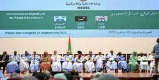 Mauritanie : Le Pacte républicain, l’ultime manœuvre politique avant la présidentielle de 2024 Le Pacte républicain n’est pas venu régler une crise, loin s’en faut, mais entretenir la flamme de l’apaisement. Ceux qui l’ont pensé (deux formations de l’opposition et le parti au pouvoir) ne cherchent autre chose, prétendent-ils, que consolider les acquis démocratiques en «réparant» ce qu’ils considèrent comme des dysfonctionnements constatés lors de la tenue des dernières élections municipales, législatives et régionales.