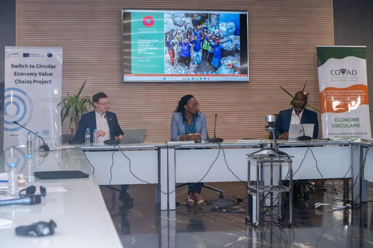 Maroc – Economie circulaire : brainstorming africain autour de la pollution plastique La hausse de la demande de plastique en Afrique impacte significativement le climat, la biodiversité et la pollution. Actuellement, seulement 6 % des déchets plastiques sont recyclés sur le continent, un taux bien inférieur à la moyenne mondiale de 9 %. Cette situation engendre des coûts élevés en matière de nettoyage, de santé publique et pour l'industrie touristique. Elle met en évidence l'urgence de réduire la production de plastique neuf et de prévenir la pollution plastique dans l'environnement.