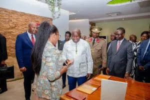 Gabon Special Economic Zone (GSEZ) est issue d’un partenariat public-privé signé en mars 2010 entre Arise IIP (Arise Integrated Industrial Platforms) et la République gabonaise (représentée par la CDC). 