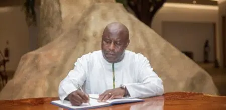 Visite d’Etat : Le Président burundais fait les éloges du Gabon Special Economic Zone «Je tiens à féliciter le gouvernement et le peuple gabonais pour la transformation économique du Gabon. Vous êtes un exemple dans la transformation des ressources naturelles. Grace à votre détermination le Gabon est devenu un pays d’espoir», commente le Président Evariste Ndayishimiye.