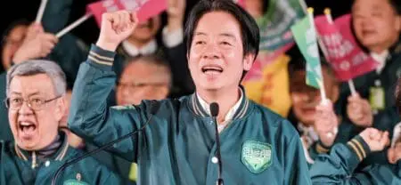 «Nous sommes déterminés à protéger Taïwan des menaces et intimidations continuelles de la Chine», a déclaré l’élu du Parti démocrate progressiste (DPP) face à ses partisans en liesse agitant des drapeaux rouges et verts.