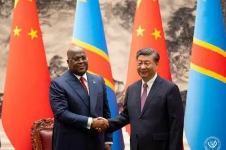 Dans le cadre de la renégociation du très controversé contrat «mines contre infrastructures» avec Pékin, la RDC obtiendra prochainement une enveloppe financière «qui devrait atteindre un montant global de 7 milliards de dollars américains», a révélé le Président Félix Tshisekedi dans son discours d’investiture samedi 20 janvier.