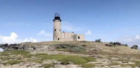 C'est à cette occasion que furent créées les fonctions de gouverneur général des Mascareignes et d'intendant des Mascareignes, basées sur l'île de France, l'actuelle île Maurice, et représentées sur l'île Bourbon, désormais La Réunion, «par un commandant particulier et un commissaire général ordonnateur.» Jean-Daniel Dumas et Pierre Poivre seront les premiers à exercer ces postes à l’environnement stratégique riche et complexe.