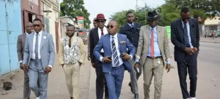 Si plusieurs capitales africaines à l’exemple d’Abidjan revendiquent par moments, la création de la «sapologie», la paternité de cette dernière est certainement à rechercher du côté des rives du fleuve Congo notamment des deux capitales congolaises Brazzaville d’une part, et Kinshasa, d’autre part.