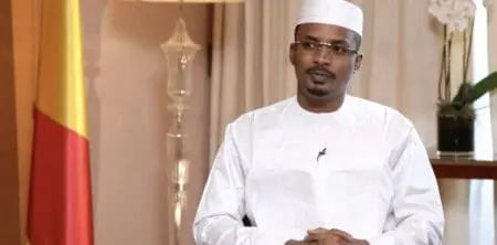 Le jeune général arbore déjà quatre étoiles à 37 ans, mais son nouveau costume de président semble bien grand pour cet homme issu d'une école d'officiers tchadienne n'ayant jamais approché la politique de près ou de loin.