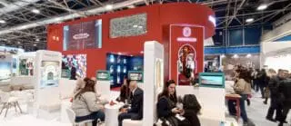 Promu par l'Office National Marocain du Tourisme, le salon a également accueilli Royal Air Maroc et 150 professionnels du secteur touristique marocain. Avec 700 mètres carrés consacrés à la promotion du slogan touristique du pays, "Marroc, Tierre de Lumiere", le stand a remporté le prix du meilleur stand.
