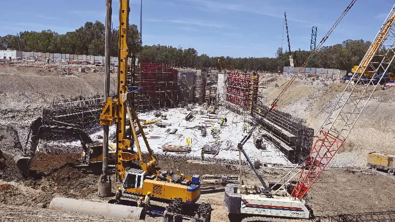 Plus de 45 000 m3 de béton et 4300 tonnes d’acier ont été utilisés.