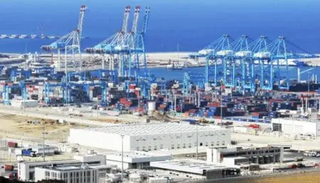 IDE : Malgré la dégradation du risque, l’Afrique a résisté en 2023 Selon l’institution, les annonces de nouveaux projets ont progressé sur le continent, portées par la reprise au Maroc, au Kenya et au Nigeria. Les financements de projets ont cependant baissé d’un tiers compromettant les perspectives de financement des infrastructures.