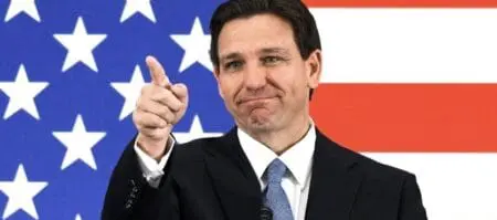 Élections américaines : Ron DeSentis jette l’éponge et se rallie à Trump «Je suspends aujourd'hui ma campagne », a-t-il dit dans une vidéo publiée sur X (ex-Twitter). «Il est clair selon moi que la majorité des électeurs républicains de la primaire veulent donner une autre chance à Donald Trump.»