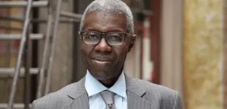 S'interroger sur la provenance des objets est une manière de revisiter le passé colonial. Cela permet également d'appuyer les demandes de restitutions. Dans les musées en France et en Allemagne, il y a toute une masse d'objets dont on ne connaît pas l'origine : certains sont des butins de guerre ou le fruit de pillage individuel ou d'injustice coloniale, d'autres ont pu être acquis de manière légitime. Les objets ont vocation à être le symbole d'un partenariat à construire, celle de coopération muséale entre l'Europe et l'Afrique.