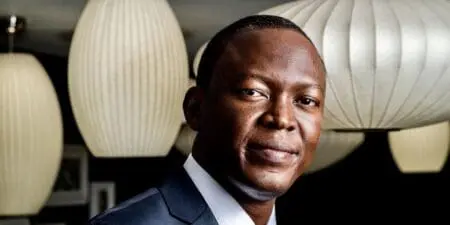 "Je viens de présenter ma démission et celle du gouvernement de transition, devenu sans objet avec la fin de l'élection présidentielle", et "conformément à la Constitution", écrit M. Masra sur sa page Facebook, dans un message authentifié auprès de l'AFP par ses services.