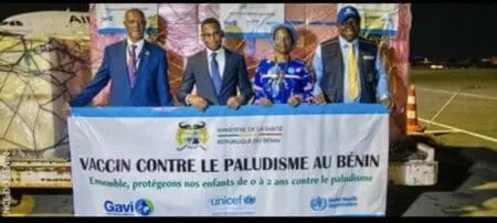 La première dose sera administrée à six mois, suivie de la deuxième à sept mois, de la troisième à neuf mois, et enfin, de la dernière dose à 18 mois, comme l’a expliqué Faustin Yao, spécialiste de la vaccination à l’Unicef Bénin, cité par le même média.