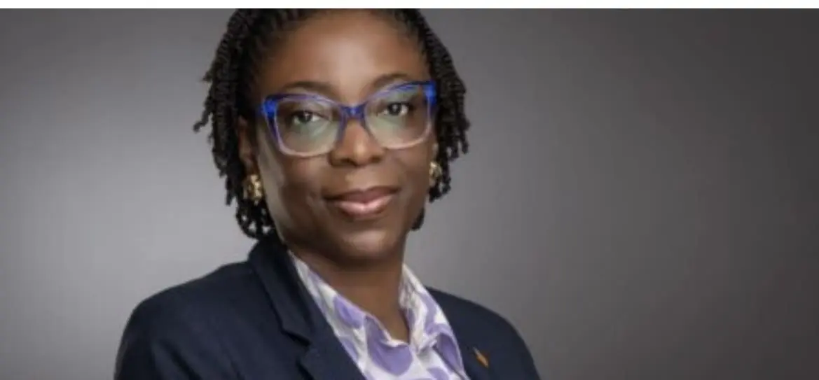 Nigeria : Après le décès d’Herbert Wigwe, Bolaji Agbede nommée directrice générale d’Access Bank par interim Bolaji Agbede a obtenu une licence en mathématiques et statistiques de l'Université de Lagos en 1990. Elle a également obtenu une Maîtrise en administration des affaires (MBA) de l'Université de Cranfield au Royaume-Uni en 2002. Elle est membre du Chartered Institute of Management UK et du Chartered Institute of Personnel Management of Nigeria. Mme Agbede participe à de nombreux programmes de leadership et de développement professionnel, notamment le programme de leadership de haute performance organisé par l'IMD et le programme de gestion stratégique des talents de la London Business School. La nomination rapide de Bolaji Agbede au poste de DG par intérim répond aux inquiétudes des actionnaires, alors que l'action d'Access Holdings a enregistré une baisse de 6,26% suite au décès de son PDG.