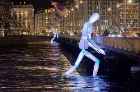 Capitale européenne de l’océanographie qui dialogue autant avec les chercheurs chinois de Qingdao que les chercheurs californiens de la baie de San Diego, Brest a certainement développé des échanges techniques avec des villes des Montagnes neuchâteloises.