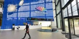 Le Takeover Regulation Panel (TRP), l’autorité de régulation des offres publiques d’achat en Afrique du Sud, a considéré lundi 3 avril que Canal+ devait lancer une OPA sur MultiChoice avant le 8 avril. «Canal+ respecte la décision prise par l’autorité et s'y conformera. Sur cette base, Canal+ confirme avoir demandé et obtenu du régulateur une dérogation à l'obligation de respecter les délais» habituels, a déclaré le groupe français.