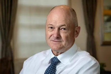 La société sud-africaine d’assurance Sanlam a annoncé dans un communiqué publié vendredi 2 février 2024, le rachat de son rival local Assupol Holdings pour 6,5 milliards de rands (349 millions de dollars) afin de consolider son offre de produits sur le marché d’assurances le plus développé du continent.