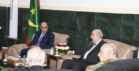 Les dirigeants algérien et mauritanien ont également donné le coup d'envoi du projet de construction d’une route reliant Tindouf à la ville mauritanienne de Zouerate, qui s’étalera sur une longueur de 840 km. L’accord relatif à la construction de cette route avait été signé en décembre 2021, en marge de la visite d’Etat effectuée par le chef de l’Etat mauritanien, Mohamed Ould Cheikh El Ghazouani, en Algérie.