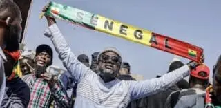 "Nous appelons à la mobilisation", a déclaré un autre candidat du collectif, Aliou Mamadou Dia. Le collectif, qui représente 16 des 19 candidatures validées en janvier par le Conseil consitutionnel, travaille à un plan d'actions à mener lundi et mardi, pendant qu'aurait lieu le dialogue, a-t-il dit.