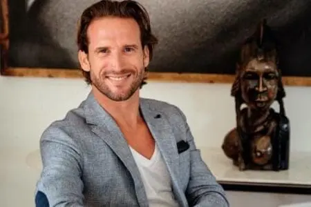 Radisson Hotel Group a annoncé, dans un communiqué mercredi 28 février, qu’il vise une expansion de 50 % de son portefeuille d’unités hôtelières en Afrique de l'Ouest et en Afrique centrale, d’ici 2030. «Le Nigeria, le Ghana, la Côte d'Ivoire, le Sénégal, le Cameroun et la RDC sont les six marchés prioritaires, avec une stratégie claire de croissance dans les capitales, les centres financiers et les destinations touristiques», a précisé le directeur du Développement pour l'Afrique chez Radisson Hotel Group, Erwan Garnier.