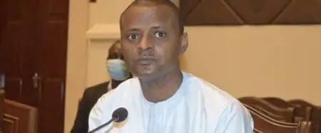 Cette initiative annoncée à 2 mois de l’élection présidentielle, fait partie des nouvelles mesures sociales prises afin d’alléger le fardeau financier des populations face à la vie chère, justifie le ministre des Finances, Tahir Hamid Nguilin. En plus de prendre en charge les frais en cours, cette mesure est rétroactive car elle prend en compte également les arriérés des factures d’eau et d’électricité des ménages.