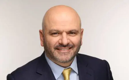 "Nous sommes très heureux d'avoir reçu l'agrément formel des autorités marocaines pour cette transaction et qu'Energean soit désormais officiellement notre partenaire sur les licences de Lixus et Rissana", indique Adonis Pouroulis, PDG de Chariot