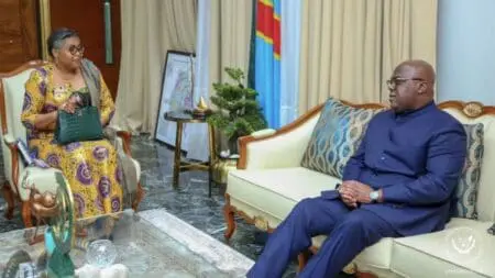 La nouvelle équipe, dont la composition a été annoncée vers 02H00 locales (01H00 GMT) à la télévision nationale, comprend 54 membres, contre 57 pour le précédent gouvernement.