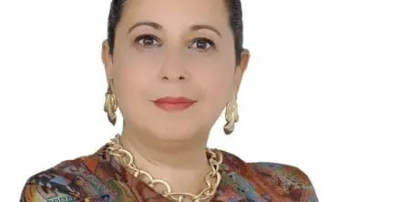 Après une vingtaine d’années passées dans le journalisme et la communication globale et d'influence, Ghizlaine Badri Lahlou a décidé de poursuivre une formation à l'Ecole du Louvre à Paris pour se consacrer à sa passion : l'Art contemporain et africain. Directrice générale de la Galerie Living For Art à Casablanca, elle travaille également avec les plus prestigieuses galeries à Paris pour exposer les plus grands artistes marocains et africains.