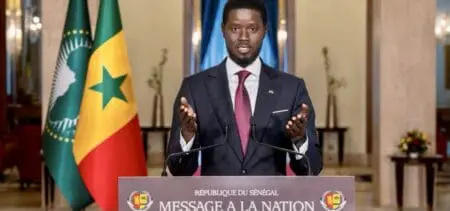 "Le gouvernement ici mis en place ce 5 avril 2024 est un gouvernement de rupture (...). C'est un gouvernement qui incarne le projet, une transformation systémique plébiscitée par le peuple sénégalais le 24 mars 2024 à travers une élection au premier tour avec 54,28 % des suffrages" de M. Faye, a dit le Premier ministre Ousmane Sonko.