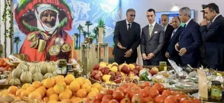 Au début de la cérémonie d’ouverture de cette 16ème édition, dont l’invité d’honneur est le Royaume d’Espagne, le Prince Héritier Moulay El Hassan a procédé à la remise de 3 certificats de reconnaissance des Signes Distinctifs d’Origine et de Qualité aux présidents des groupements de producteurs de produits de terroir labellisés au cours de la campagne 2023-2024.