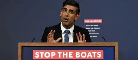 Le projet vise à expulser des migrants arrivés illégalement, d'où qu'ils viennent, vers le Rwanda, qui examinera leur demande d'asile. Quelle que soit l'issue, ils ne pourront pas revenir au Royaume-Uni.