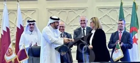 Le projet sera lancé en partenariat entre le géant qatari des produits laitiers et l’État algérien via le Fonds national de l’investissement (FNI). La cérémonie de signature de cet accord a eu lieu à Alger en présence des ministres algériens de l’Agriculture Youcef Cherfa et des Finances Laaziz Fayed ainsi que de l’ambassadeur du Qatar à Alger.
