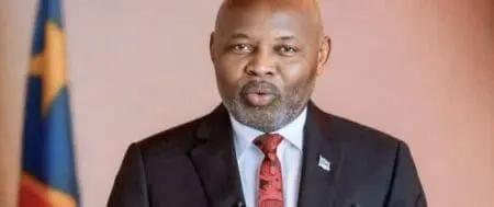 RDC : Kamerhe retrouve la présidence de l’Assemblée nationale Le candidat élu, Vital Kamerhe, avait déjà occupé le poste de président de l’Assemblée nationale de 2006 à 2009 sous Joseph Kabila. Il fait ainsi son retour au perchoir. Il devra rassembler son camp car l'obtention de son investiture n'a pas été aisée.