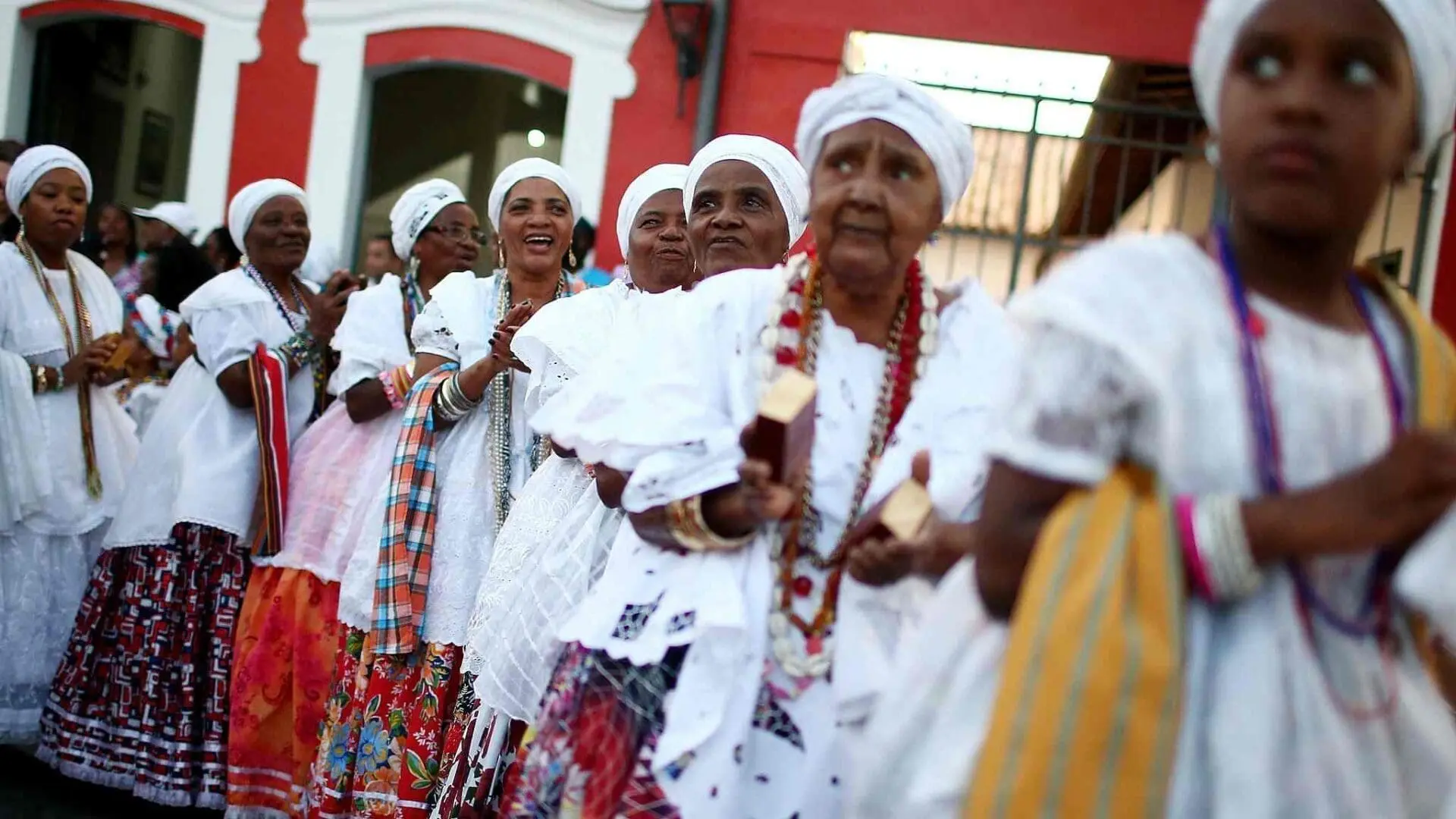 La preuve de l’afro-descendance est fournie par le requérant au moyen de toute documentation d’état civil ou officiel, de témoignages constatés par acte authentique, d’un test ADN réalisé par une structure agréée au Bénin ou par tout autre moyen technique ou scientifique.»