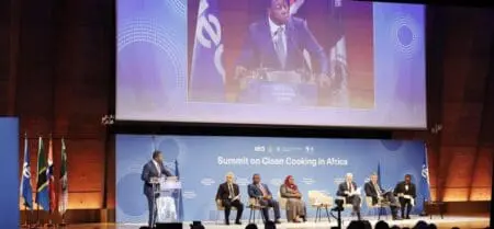 Quelque 2,3 milliards de personnes, principalement en Afrique subsaharienne et en Asie du sud, dépendent, pour cuire leurs aliments, de systèmes rudimentaires, souvent trois pierres autour d’un foyer, qui brûlent du bois, du charbon de bois ou des bouses.