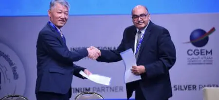 Et le Professeur Seong Kyu Kang, Président de l'ICOH, de conclure: “la tenue de cet événement à Marrakech, sous le Haut Patronage de Sa Majesté Le Roi Mohammed VI, témoigne de l'importance croissante accordée à ces questions vitales à l'échelle mondiale. Au cours de cette semaine, nous avons eu l'occasion unique de partager des connaissances, d'échanger des idées et de forger des partenariats stratégiques qui contribueront à façonner l'avenir de la santé au travail. La diversité des perspectives et des expériences représentées ici à Marrakech témoigne de notre engagement collectif envers l'excellence et l'inclusion.”