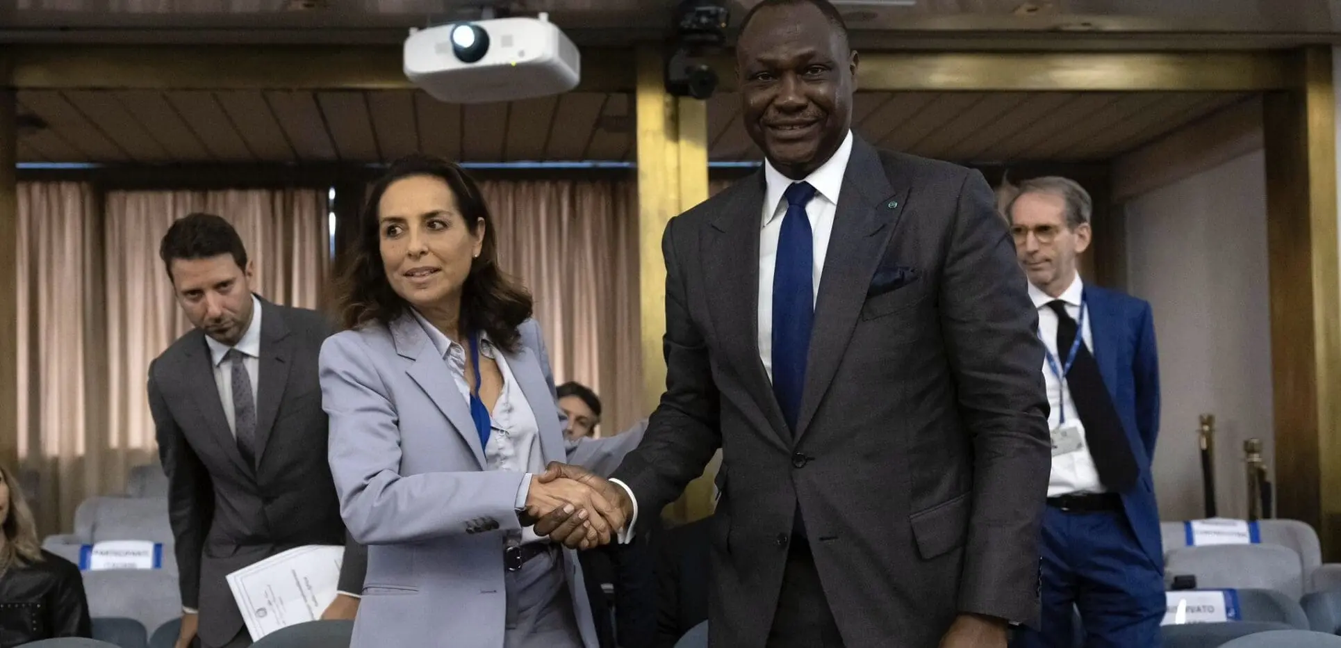 L'AFC et le CDP ont signé leur engagement hier lors du Forum de dialogue commercial Italie-Afrique à Rome. L'alliance stratégique vise à renforcer les infrastructures africaines, à exploiter les ressources naturelles et à propulser le développement industriel grâce à une expertise partagée et une coopération financière renforcée, tout en favorisant l'internationalisation des entreprises italiennes et en élargissant leur empreinte mondiale.