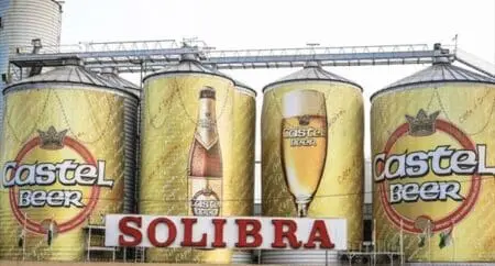 La société promet un dividende d’un niveau «exceptionnel» à ses actionnaires, dont les porteurs de 18,6% du flottant du capital coté à la BRVM. Mais il reste à s’inscrire dans la durée, car il n’est pas certain garantir que le bénéfice net continuera de progresser sur un marché devenu concurrentiel avec l'arrivée de Brassivoire, une alliance entre le groupe de distribution CFAO et le néerlandais Heineken. De plus, malgré une augmentation des prix en 2024, le pouvoir d'achat des Ivoiriens continue de se réduire, plombé par les la forte inflation des prix d'énergies et alimentaires.