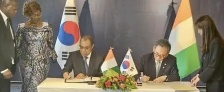 Un accord-cadre relatif à ces prêts, qui seront décaissés par le Fonds sud-coréen de coopération pour le développement économique, a été signé à Séoul entre Le ministre ivoirien des Finances, Adama Coulibaly, et le ministre sud-coréen des Affaires étrangères, Cho Tae-yul, deux jours avant le Sommet Corée du Sud/Afrique qui s’est ouvert mardi 4 juin sous le thème « L'avenir que nous construisons ensemble : croissance partagée, durabilité et solidarité ».    