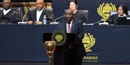 L'investiture du chef de l'Etat, 71 ans, devrait se dérouler mercredi à Pretoria, selon une source gouvernementale. "C'est un jour historique" et "le début d'un nouveau chapitre de construction, de coopération", a commenté vendredi le leader de la DA, John Steenhuisen, disant se "réjouir de travailler" avec M. Ramaphosa et ses équipes.