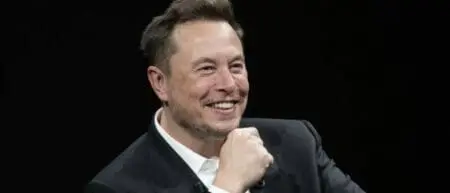 «Bon sang, je vous adore les gars», a lancé Elon Musk en montant sur scène, tout sourire. Il y a de quoi. Le plan avait une valeur estimée à 56 milliards de dollars lors de son élaboration, en 2018 !