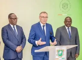 La France ne gardera en principe qu'une centaine de militaires au Gabon (contre 350 aujourd'hui), une centaine au Sénégal (contre 350), une centaine en Côte d'Ivoire (600 aujourd'hui) et environ 300 au Tchad (1.000 actuellement), d'après deux sources proches de l'exécutif et une source militaire.