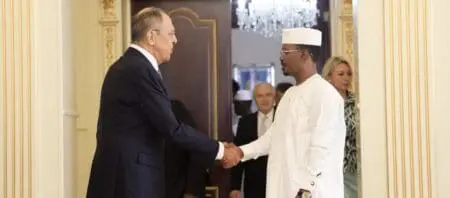 La Russie mène depuis plusieurs années une offensive diplomatique en Afrique pour y supplanter les puissances occidentales. Isolée sur la scène internationale et en quête d'alliés, elle y a décuplé ses efforts depuis son assaut contre l'Ukraine en février 2022.